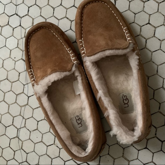 UGG moccasin - Picture 2 of 3